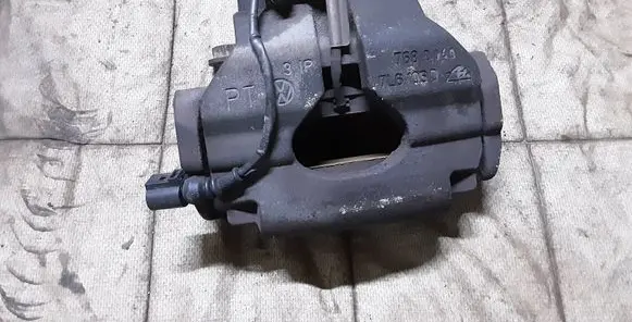 Volkswagen Touareg I Front brake caliper