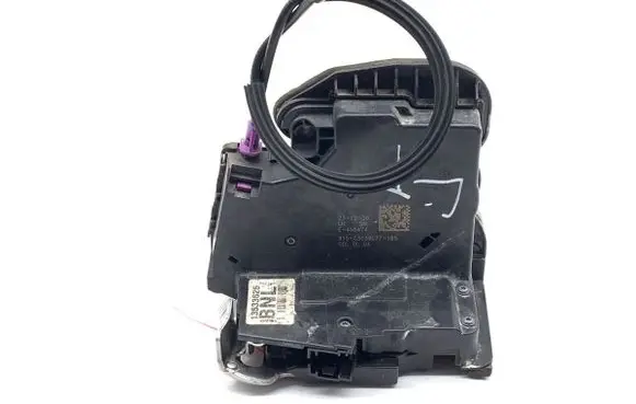 Opel Insignia B Rear door lock 13533625