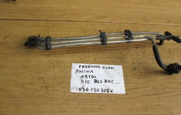 Volkswagen PASSAT B6 Fuel line/pipe/hose 03G130308K