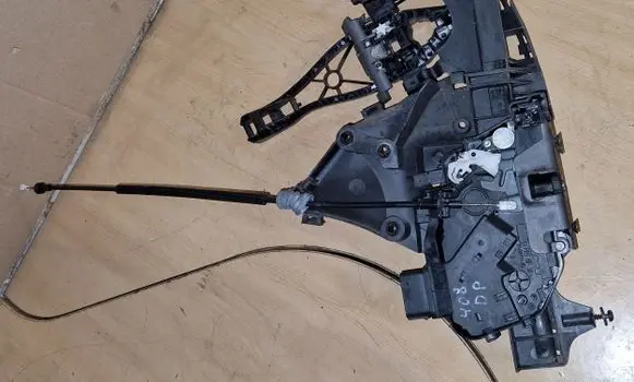 Volvo S40 Front door lock 30784047