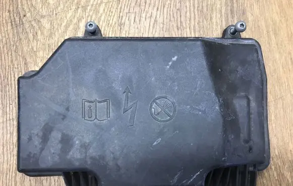 Mercedes-Benz C W205 Fuse box cover A2055400182