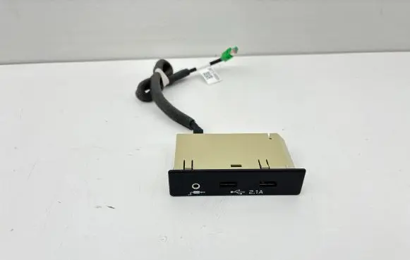 Subaru Legacy VII USB socket connector 86257AN00A 86273AN00A