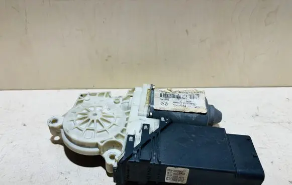 Volkswagen Golf IV Front door window regulator motor 1J1959802D