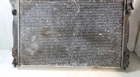 Audi A4 S4 B7 8E 8H Coolant radiator