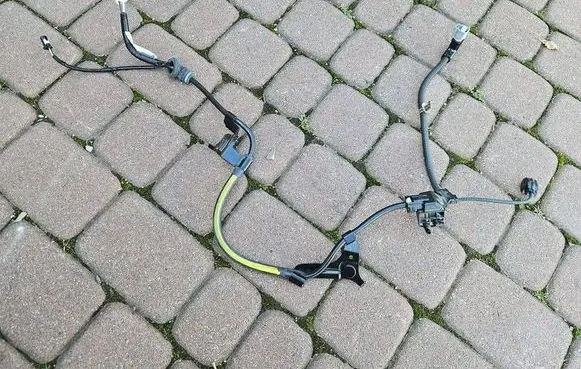 Toyota Camry VIII XV70 ABS rear brake sensor 890C0-33011-
