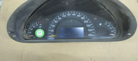 Mercedes-Benz C W203 Speedometer (instrument cluster) A2035401848