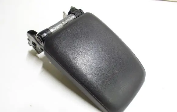 Volkswagen Golf VI Armrest 