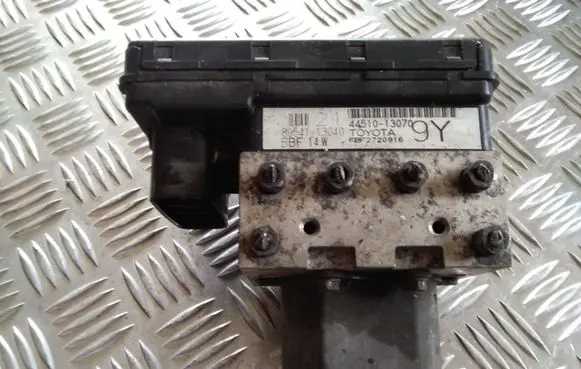 Toyota Corolla Verso E121 ABS Pump 4451013070 8954113040