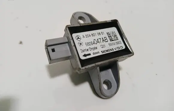 Chrysler Grand Voyager V Airbag deployment crash/impact sensor A2048210651 56054047AB 5WK43902