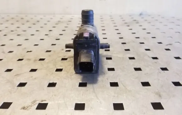 KIA Soul Windscreen/windshield washer pump 985102K000