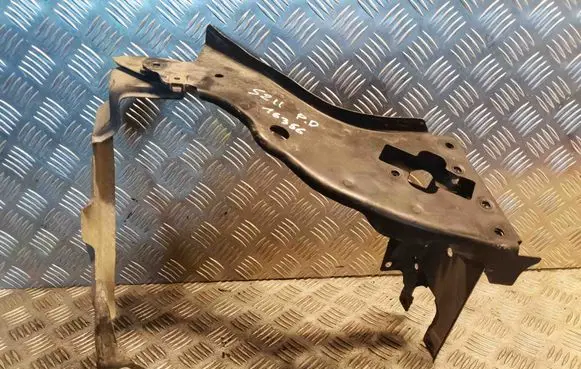 Mercedes-Benz E W211 Headlight/headlamp mounting bracket