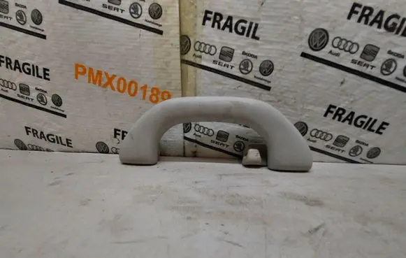 Volkswagen PASSAT B6 Rear interior roof grab handle 8K0857607AC
