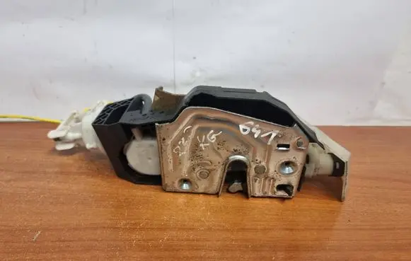 Mercedes-Benz S W220 Rear door lock 2207305735