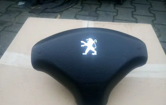 Cupra Born Steering wheel airbag