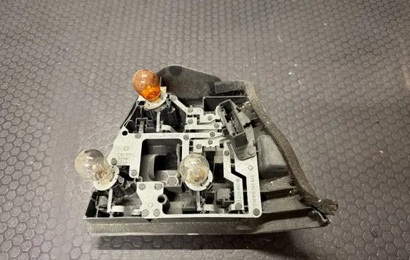 BMW 3 E46 Tail light bulb cover holder 8383823 1470087