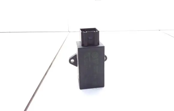 Volkswagen Jetta III Seat heating relay 7L0959772D