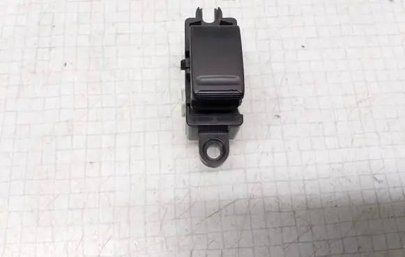 Nissan Almera N16 Electric window control switch