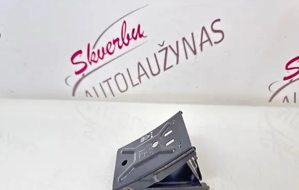 Porsche Cayenne (92A) Spare wheel mounting bracket 
