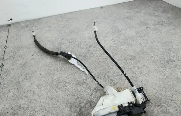 Peugeot 5008 Front door lock PSA732290
