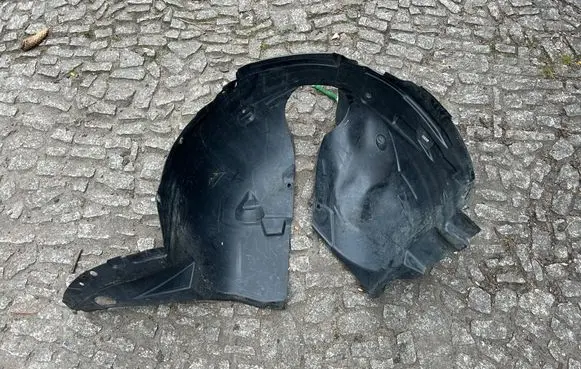 Front wheel arch liner splash guards