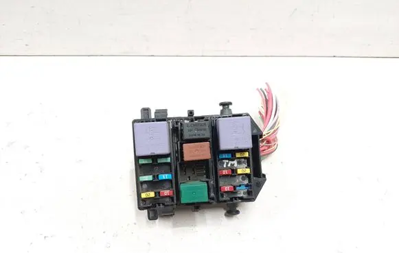 Renault Espace - Grand espace IV Fuse module 8200003634