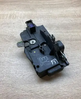 Opel Astra G Front door lock 24444016