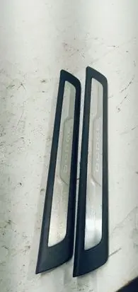Dodge Durango III Front sill trim cover