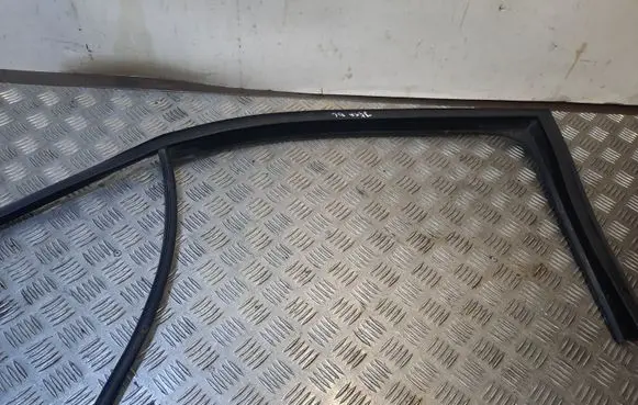 Volkswagen Jetta VI Rear door glass trim molding 5C6839432