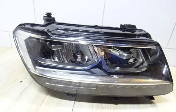 Volkswagen Tiguan Headlight/headlamp 5NB941036D