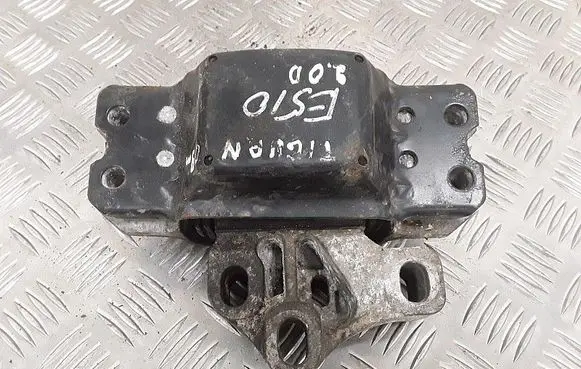 Volkswagen Tiguan Engine mount bracket 5n0199555