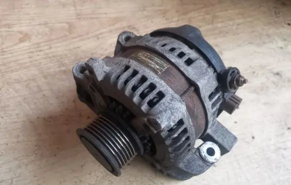 Toyota Corolla Verso AR10 Generator/alternator
