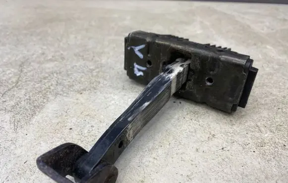 BMW 3 E90 E91 Front door check strap stopper 7060189
