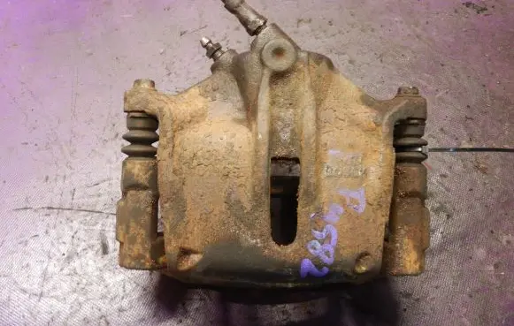 Ford Mondeo Mk III Front brake caliper
