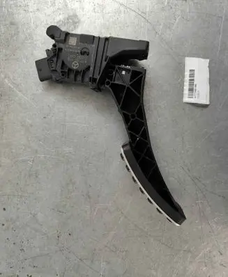 Mercedes-Benz CLA C118 X118 Accelerator throttle pedal a1773001900