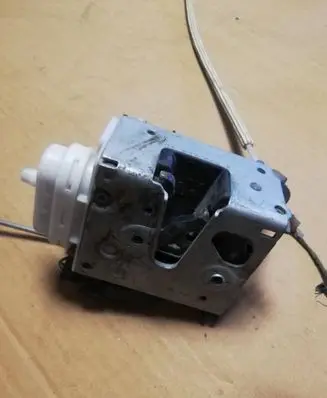 Audi A4 S4 B5 8D Front door lock 8D1837015F