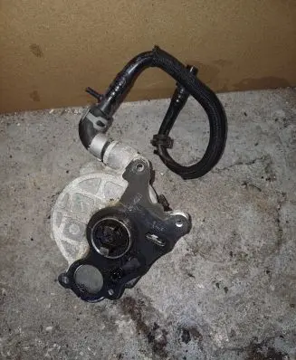 Audi A4 S4 B8 8K Vacuum pump 03L145100