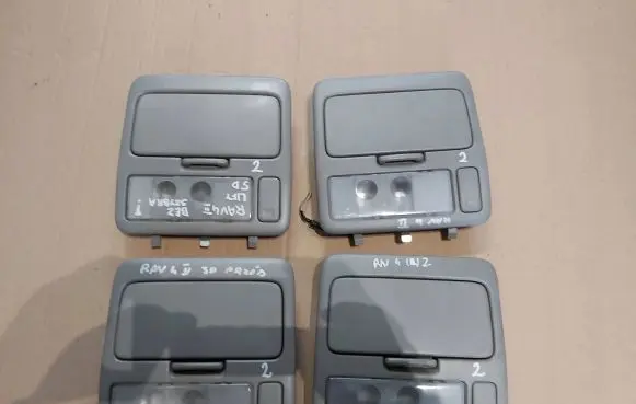 Toyota RAV 4 (XA20) Headlining lighting console trim 