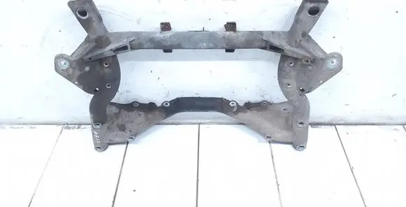 Mercedes-Benz C W204 Front subframe A0009981540
