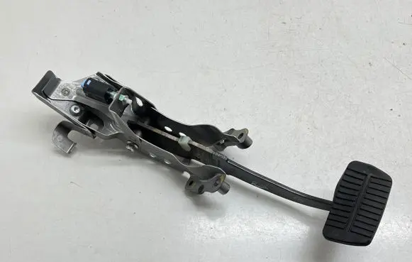 Subaru Crosstrek III Brake pedal 3918B