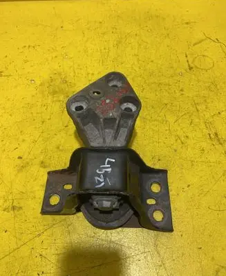 Renault Clio III Engine mount bracket 8200586890