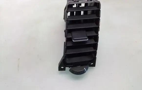 Nissan Primera Dash center air vent grill Y0031