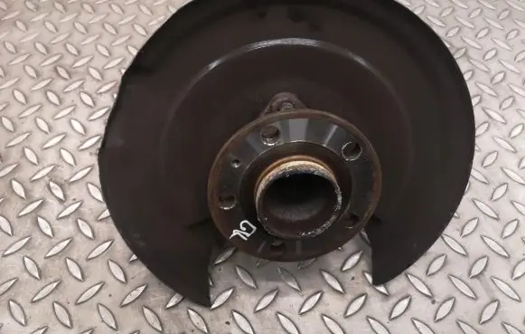 Rear wheel hub