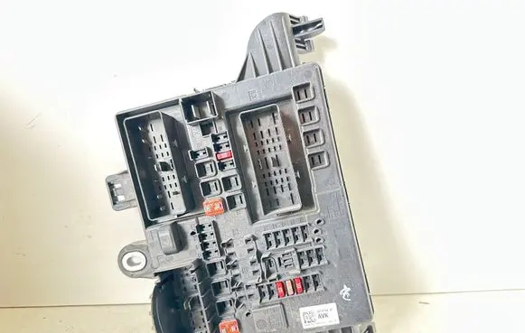 Opel Insignia A Fuse module 22737768 17575733814