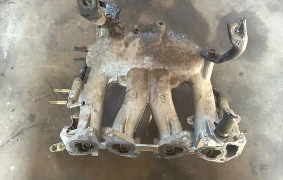 Nissan Primera Intake manifold UK73CH