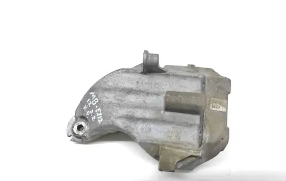 Mercedes-Benz E W212 Engine mounting bracket A6512230004