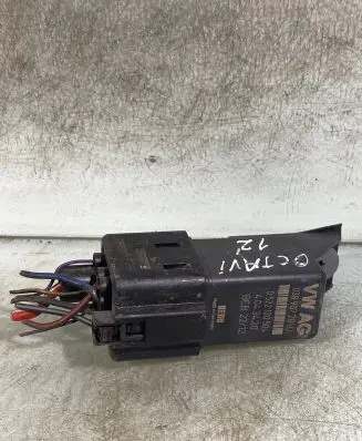 Skoda Octavia Mk2 (1Z) Glow plug pre-heat relay 038907281d 0522120504