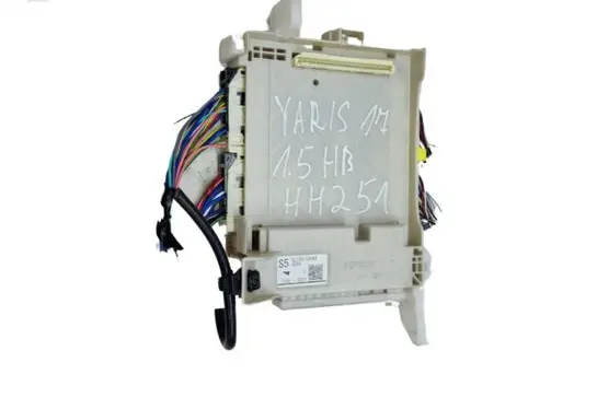 Toyota Yaris Central body control module 8273052K40