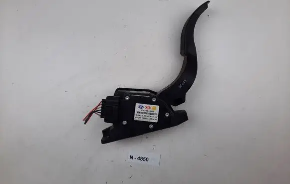 Hyundai Santa Fe Accelerator throttle pedal BCV0116A2B900