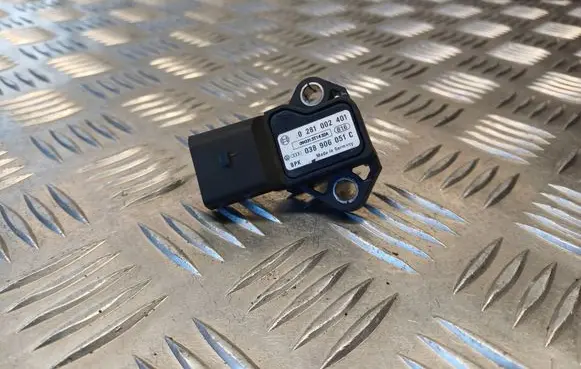 Volkswagen Scirocco Air pressure sensor 038906051C 0281002401