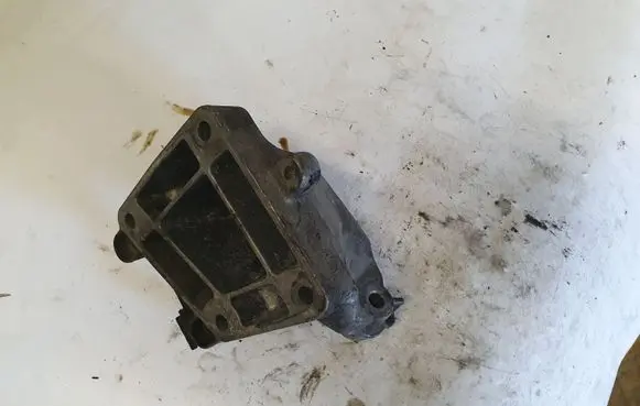 Mercedes-Benz ML W164 Engine mounting bracket A6422230304